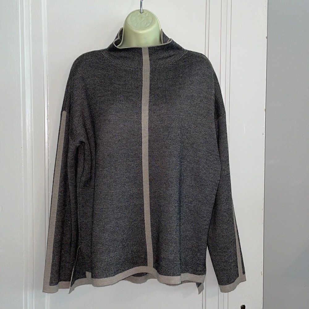 ‎NWT Sisters black & tan oversized sweater